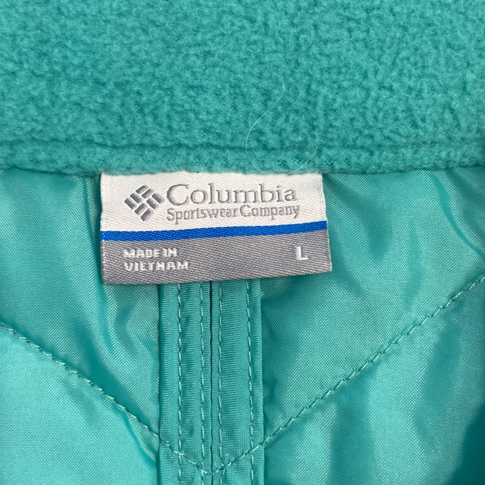 Columbia Women Vest size L beautiful green color long 24” bust 38” - Picture 2 of 8